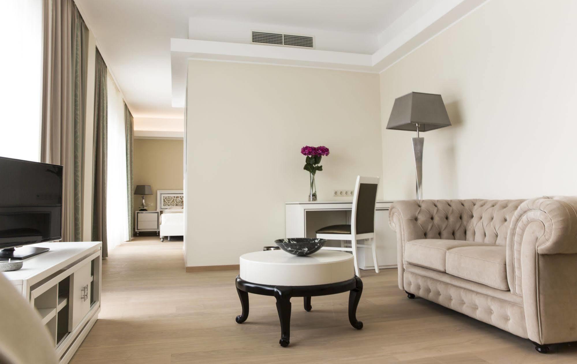 Noorus Hotel